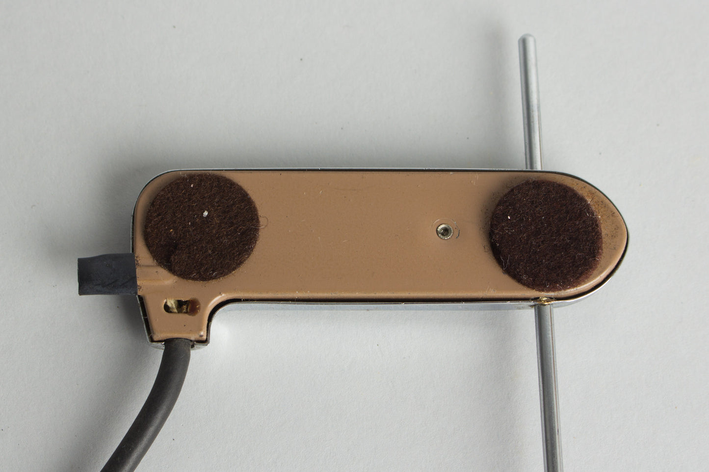DeArmond Rhythm Chief Model 1100 Archtop Guitar Pickup (1965)