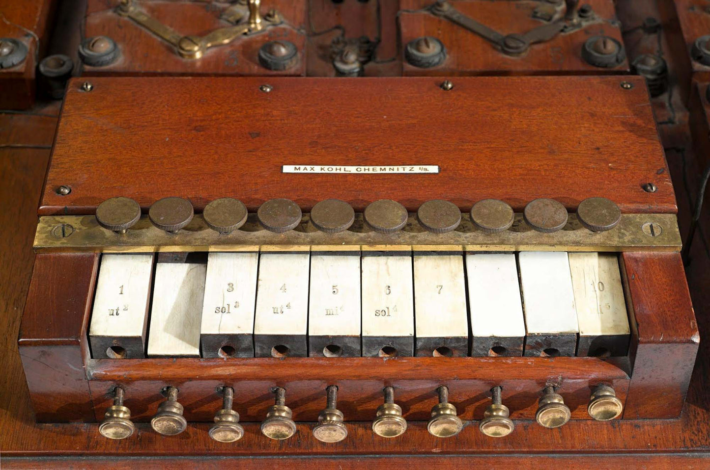 Max Kohl Helmholtz Hybrid Keyboard Synthesizer (1905)