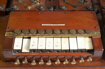 Max Kohl Helmholtz Hybrid Keyboard Synthesizer (1905)