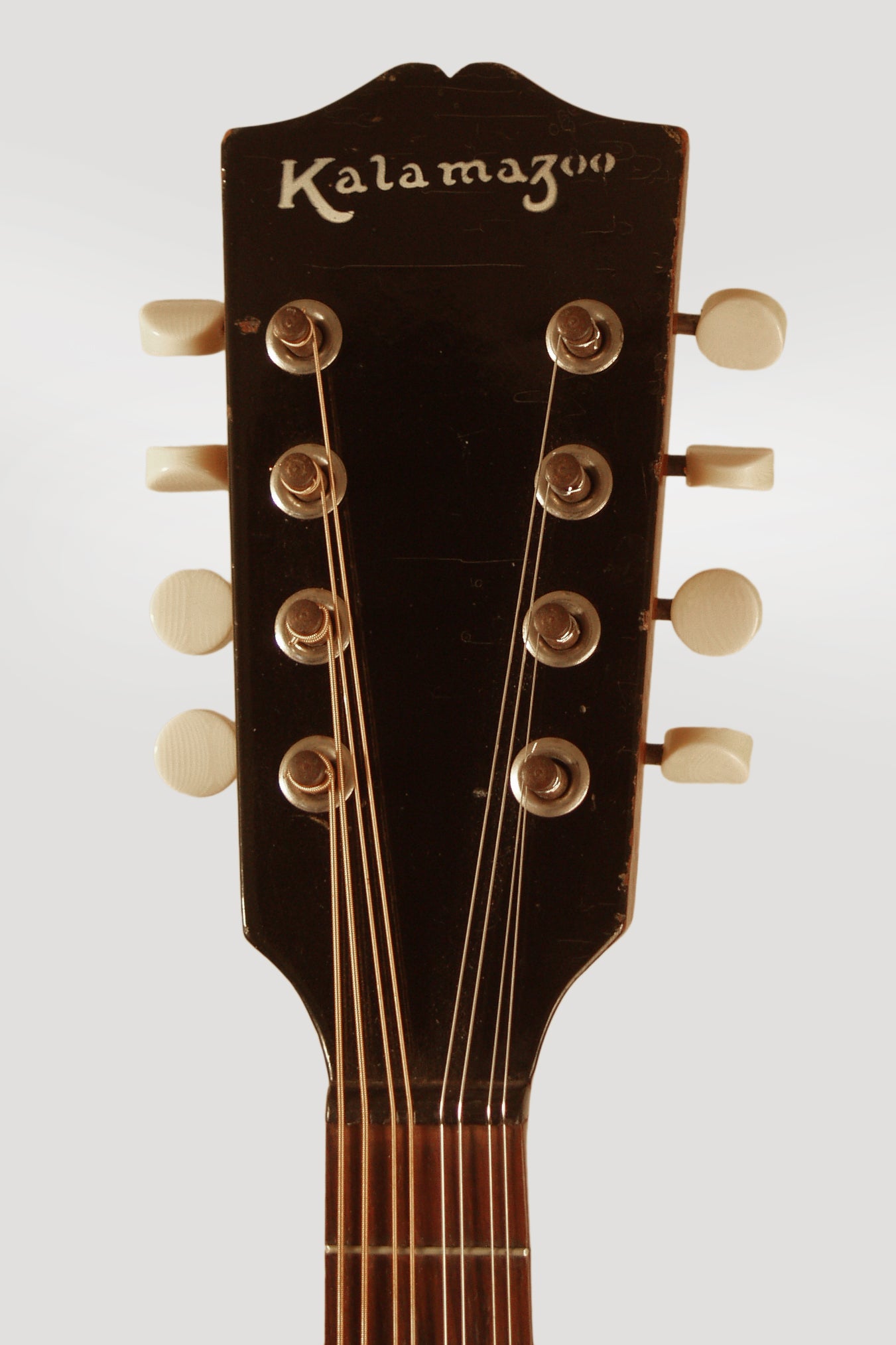 Kalamazoo KM-12 Arch Top Mandolin (1942)