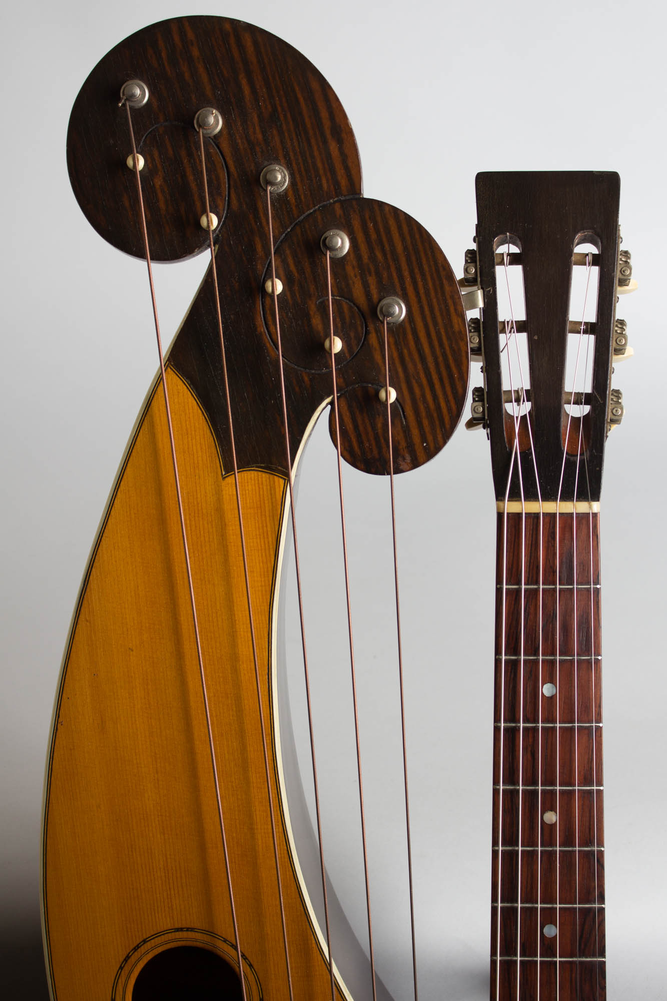 Larson Brothers Dyer Symphony Style 5 Harp Guitar (1907)
