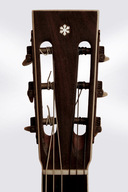 Lyon & Healy Standard size Parlor Guitar (1905)