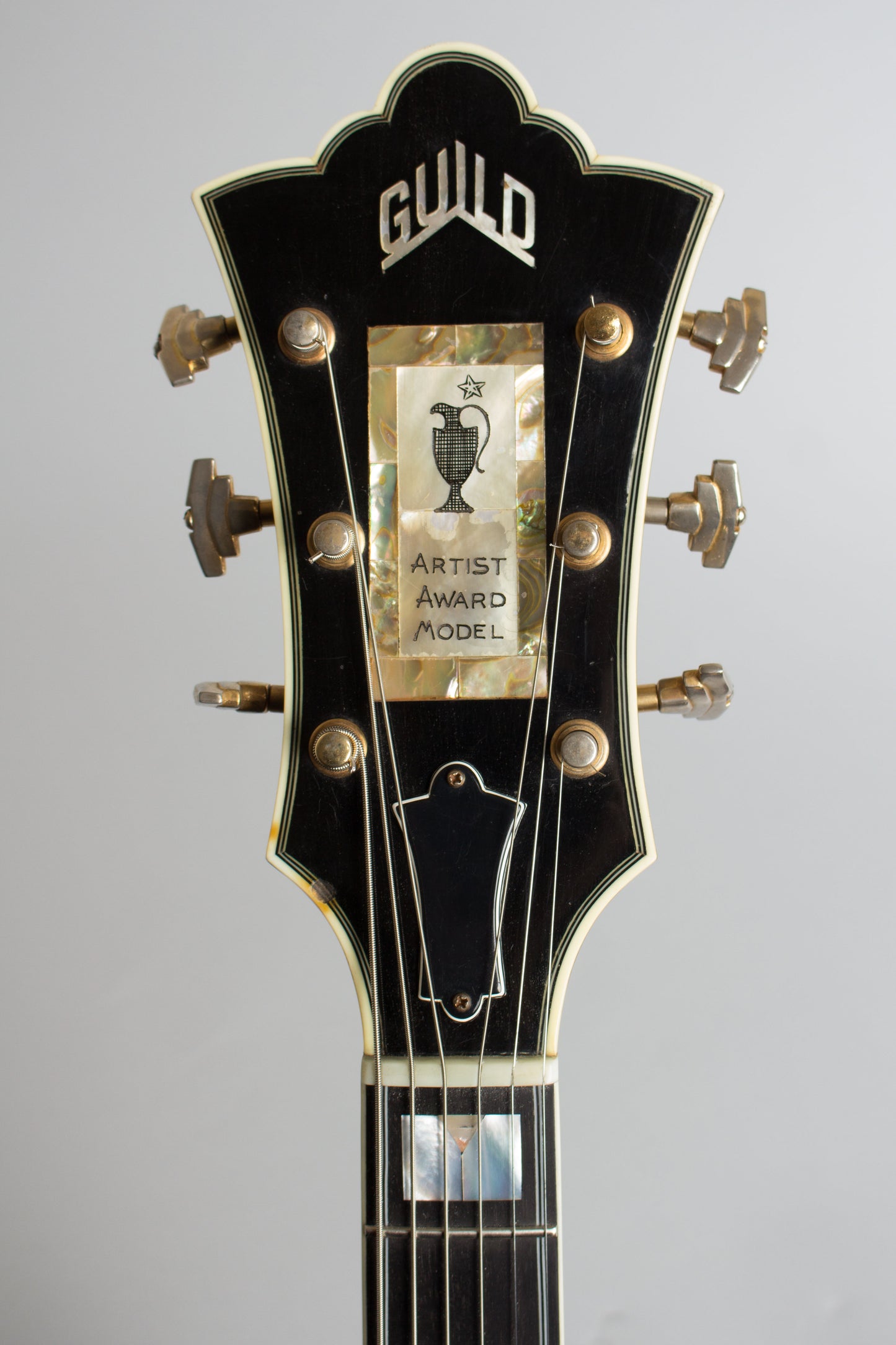 Guild Artist Award Arch-Top Hollow Body Electric Guitar (1962)