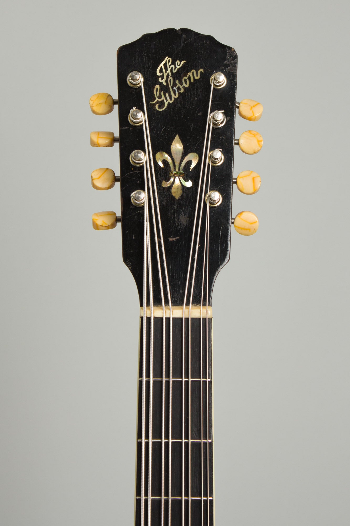 Gibson K-2 Carved Top Mandocello (1914)