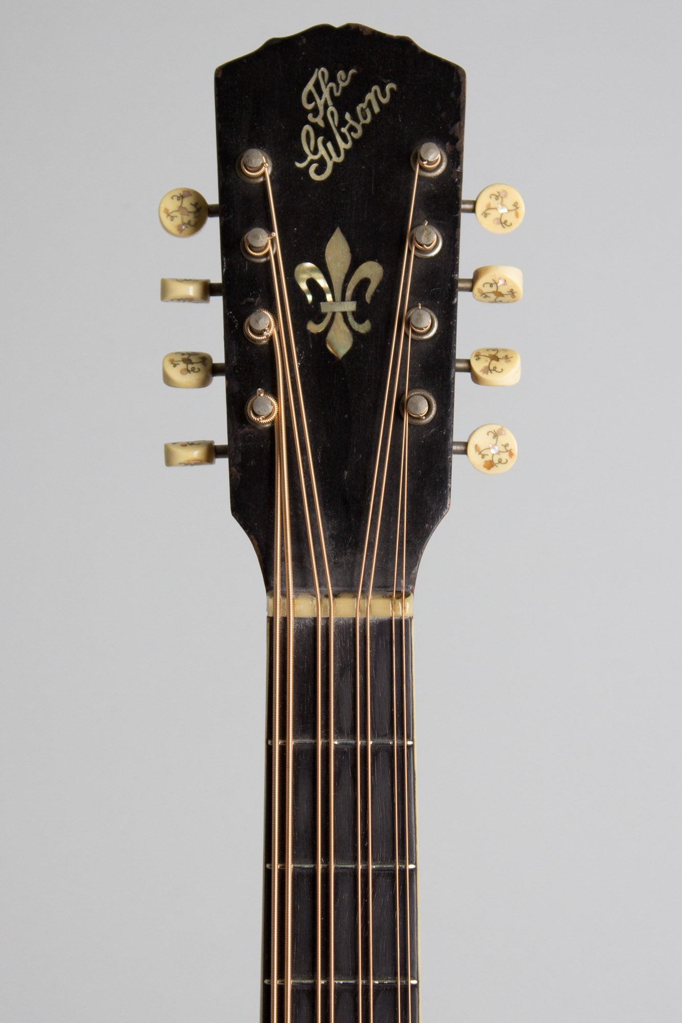 Gibson K-2 Carved Top Mandocello (1912)
