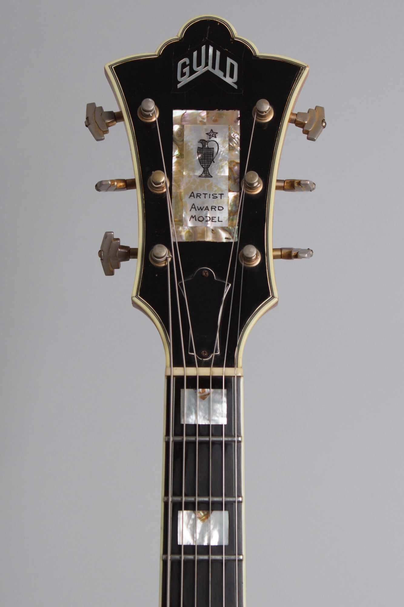 Guild Artist Award B w/floating DeArmond pickup Arch Top Acoustic Guitar (1961)