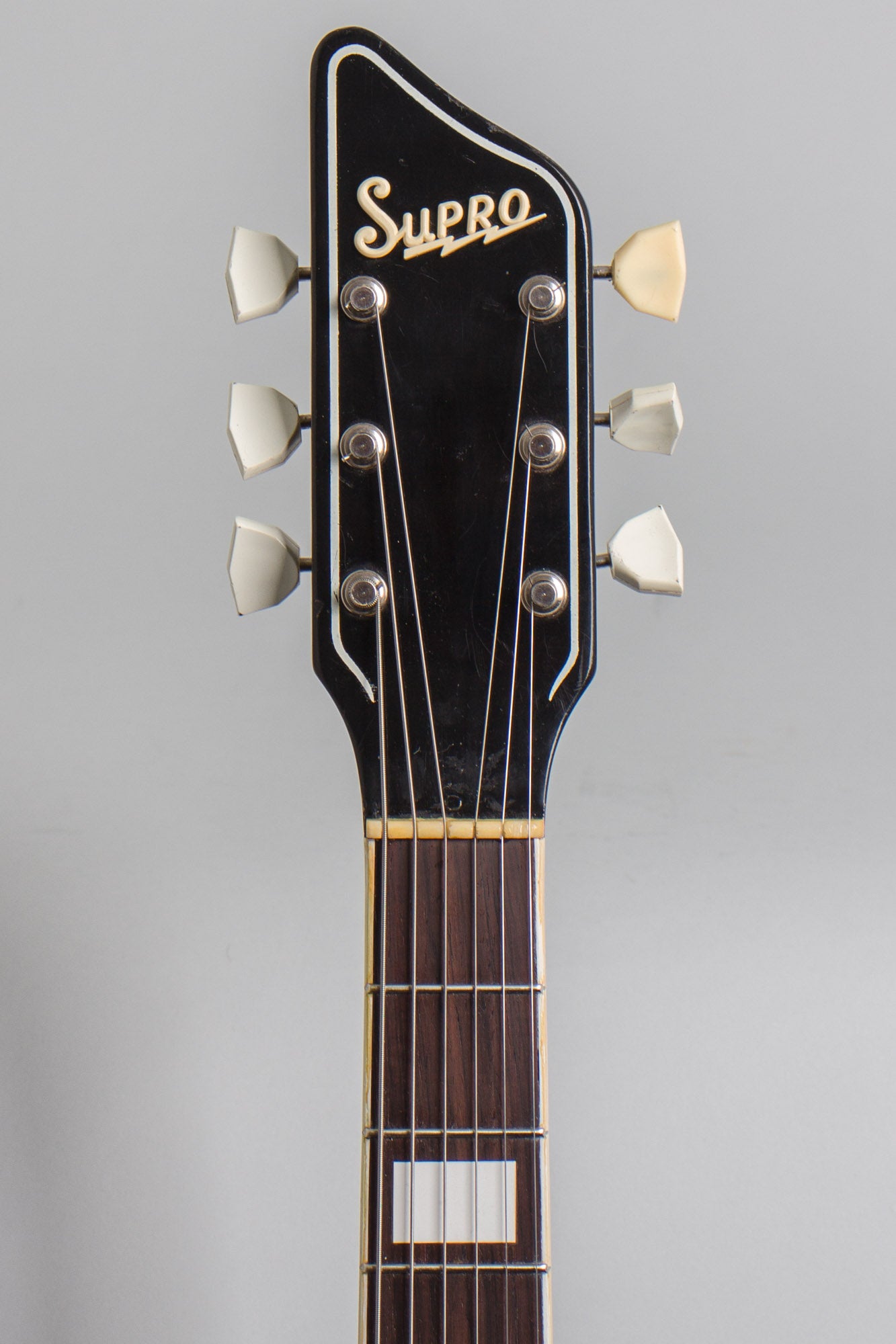 Supro 1580A Coronado Thinline Hollow Body Electric Guitar (1962)