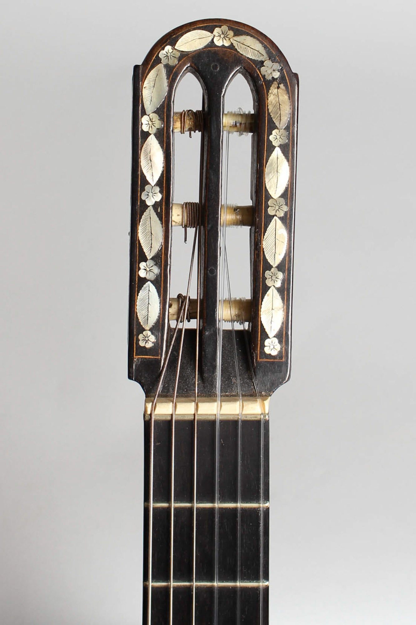 Alday & Co., Dublin Decorative Romantic Guitar (1850)