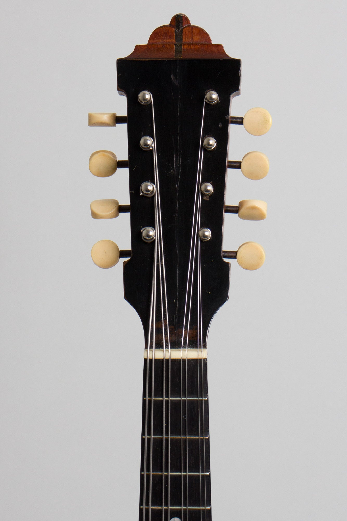 Lyon & Healy Style B Carved Top Mandolin (1919)