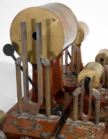 Max Kohl Helmholtz Hybrid Keyboard Synthesizer (1905)