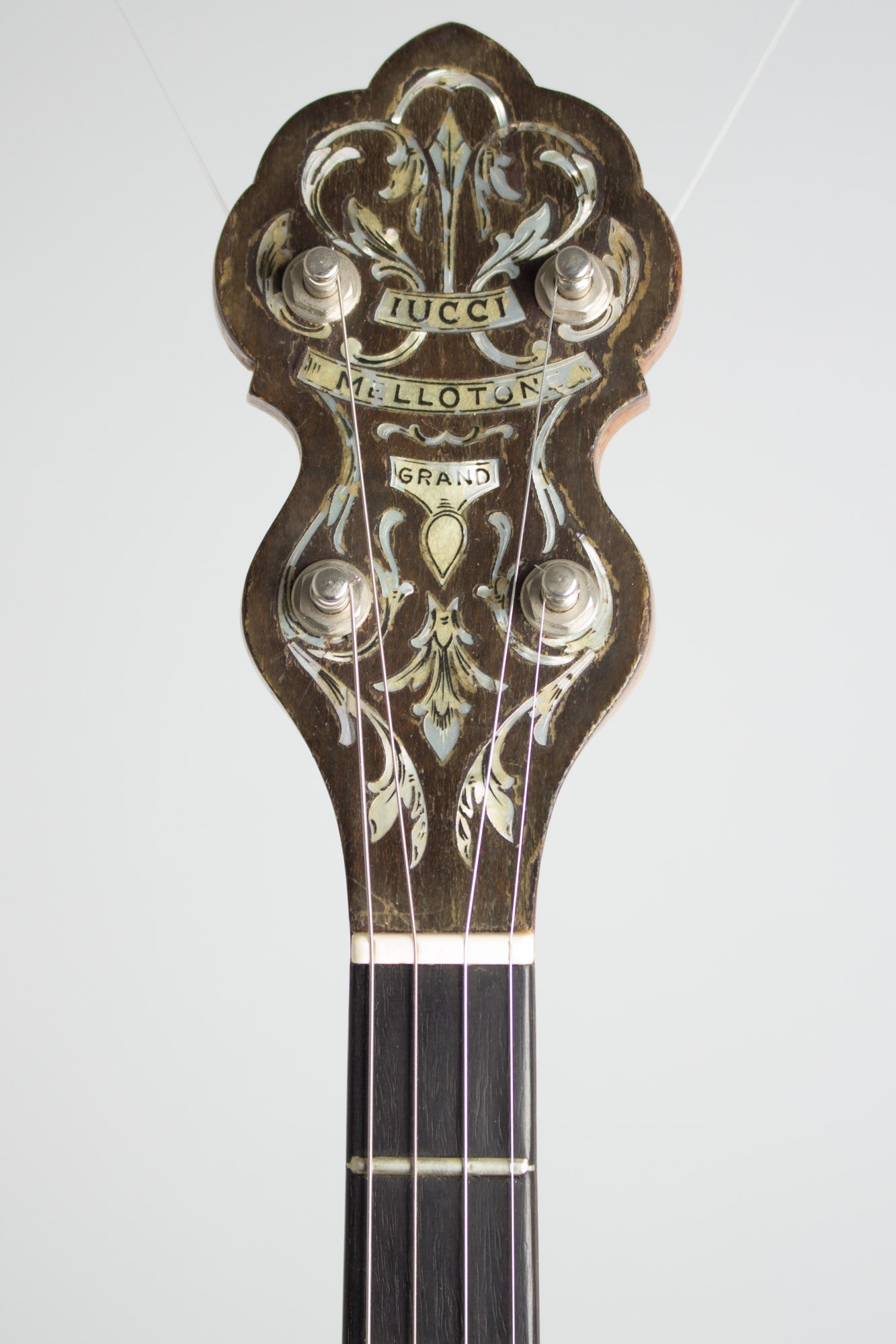 Iucci Mellotone Grand Tenor Banjo (1925)