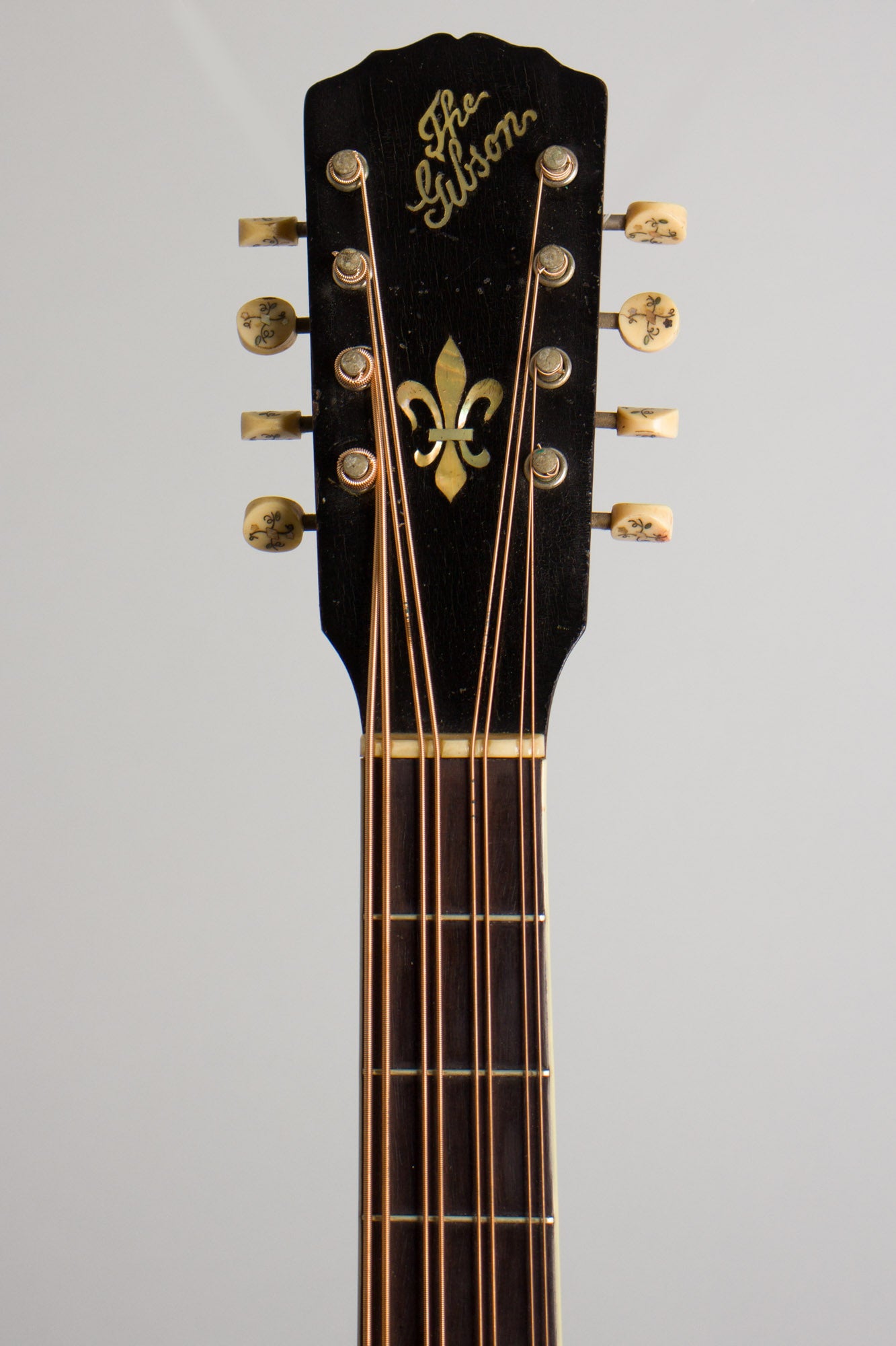 Gibson K-2 Carved Top Mandocello (1913)