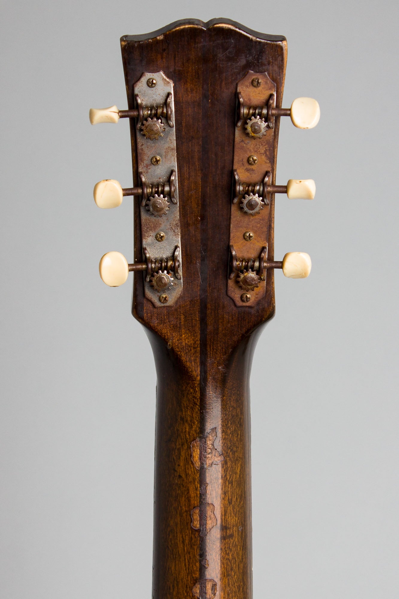 Gibson LG-2 Flat Top Acoustic Guitar (1943)