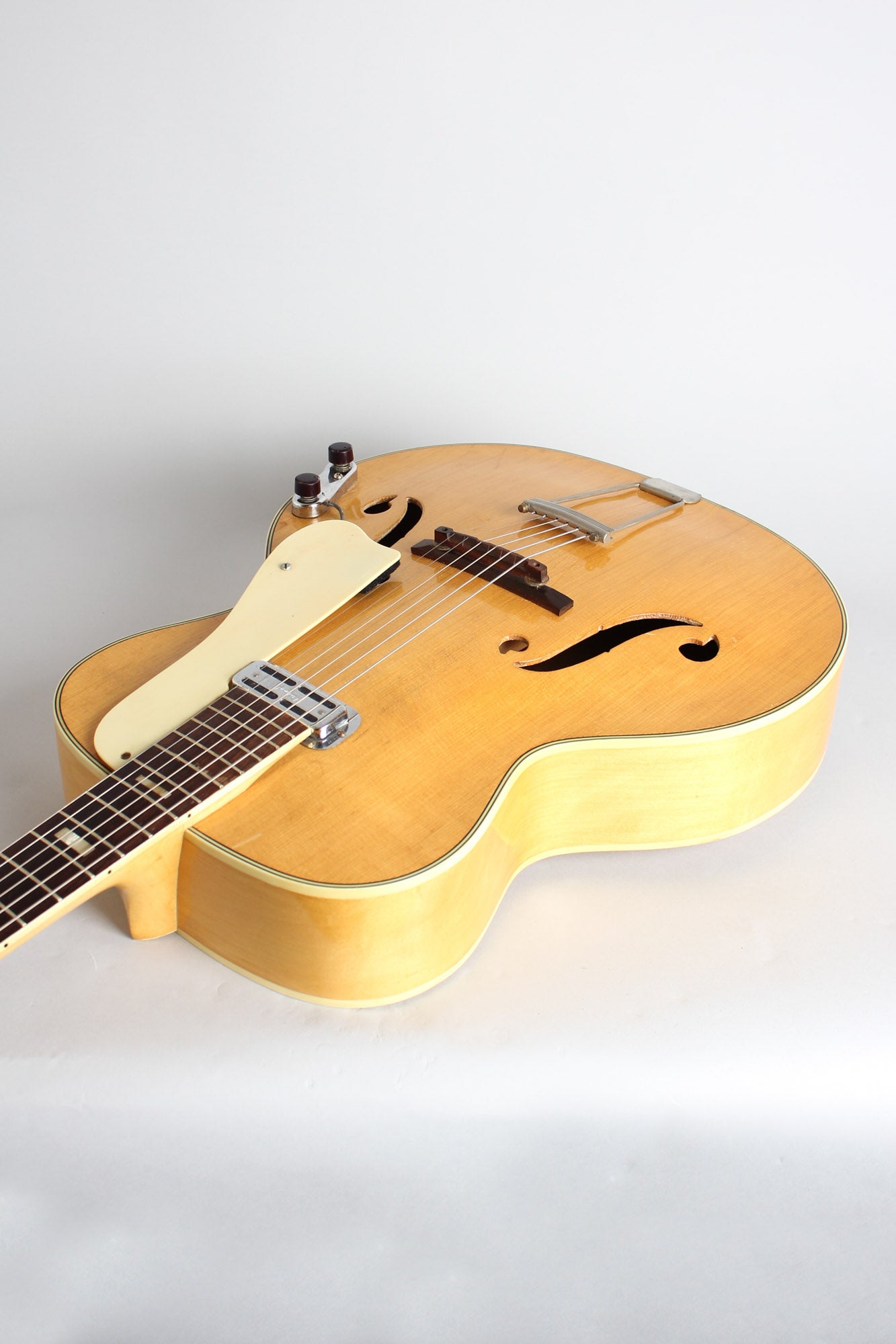 Harmony Monterey H-1457 Arch Top Acoustic Guitar (1957) – RetroFret