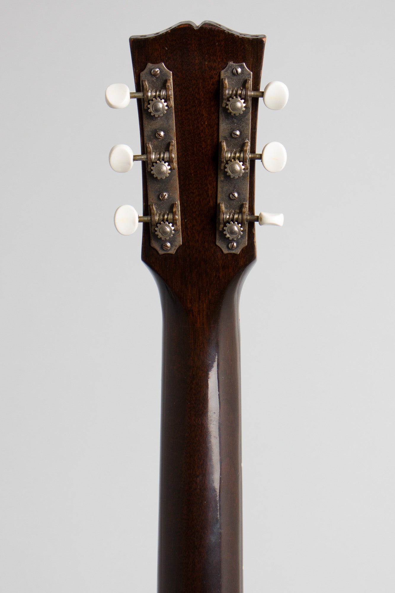 Gibson LG-2 Flat Top Acoustic Guitar (1946-7)