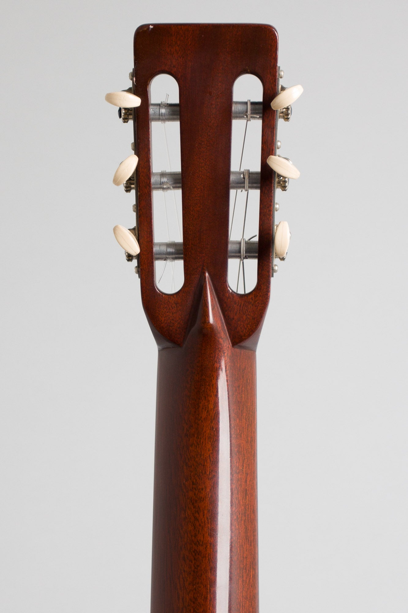 C. F. Martin 00-28C Classical Guitar (1968)
