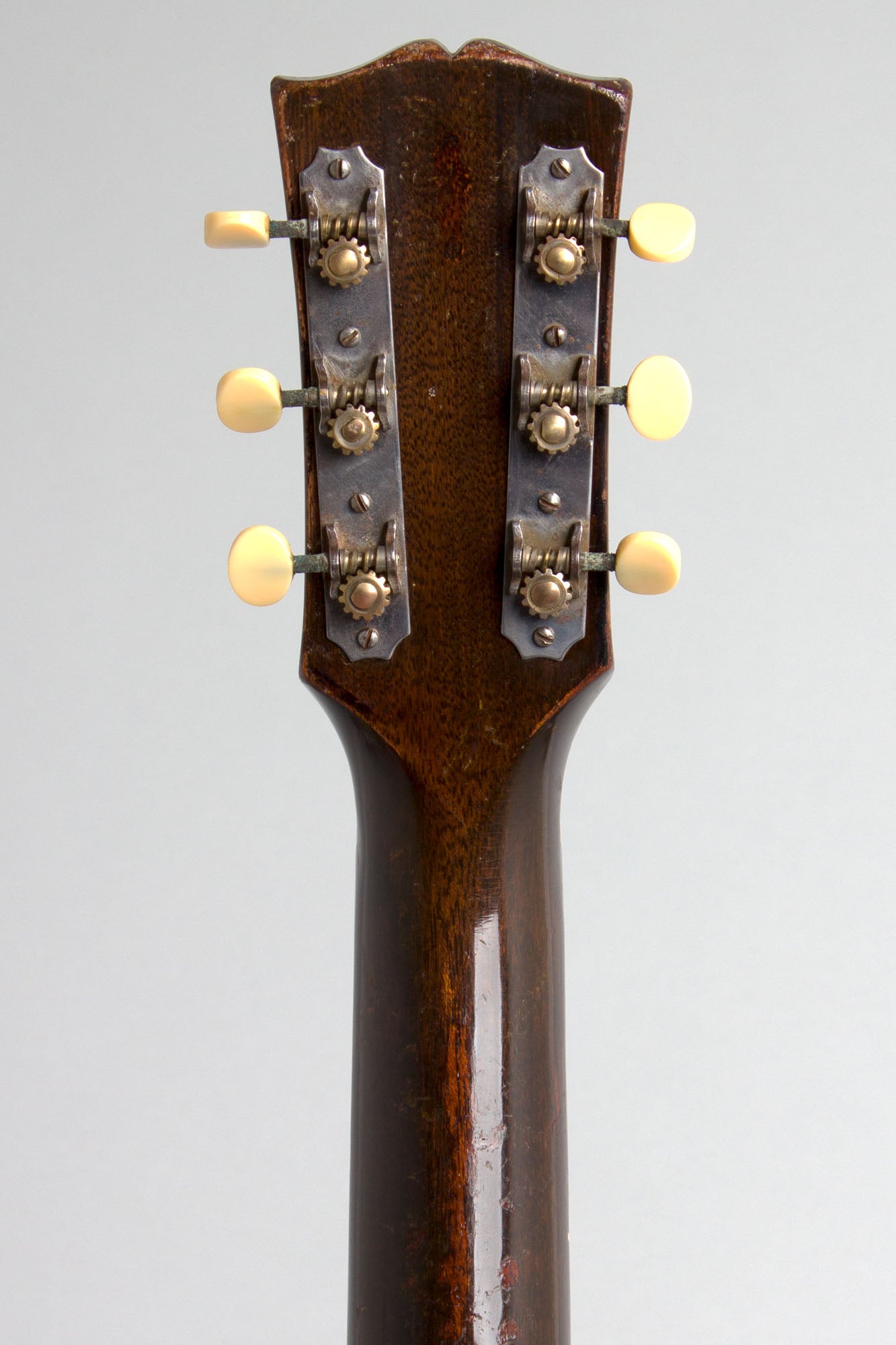 Gibson LG-2 Flat Top Acoustic Guitar (1946-7)