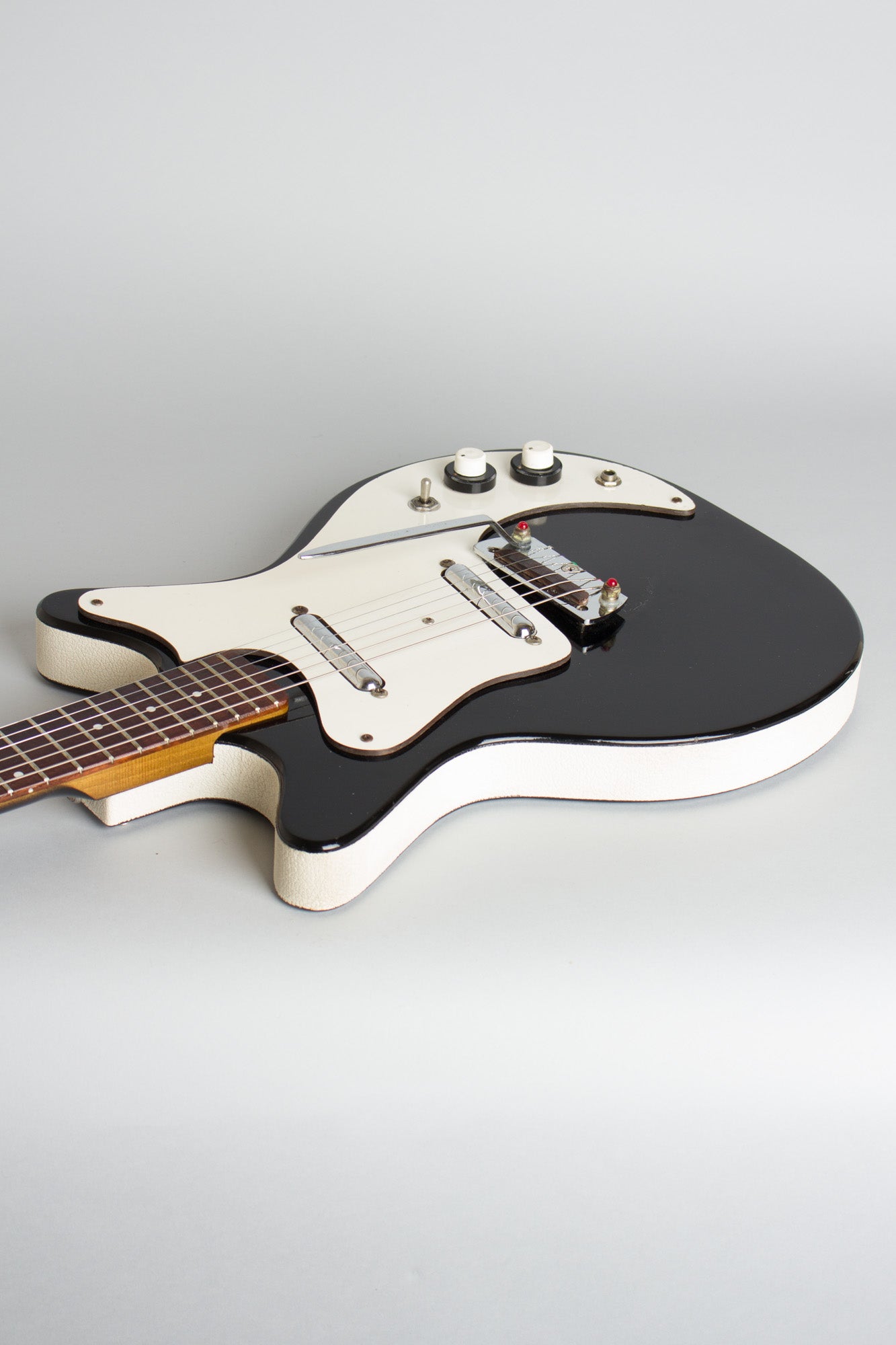 Danelectro Model 4021 Hand Vibrato Semi-Hollow Body Electric Guitar (1963)