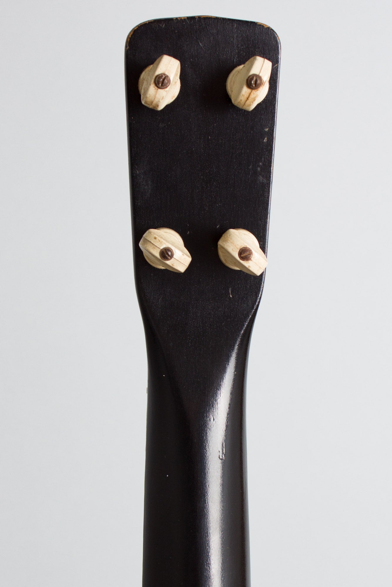 J.R. Stewart & Co. Le Domino Soprano Ukulele (1926)