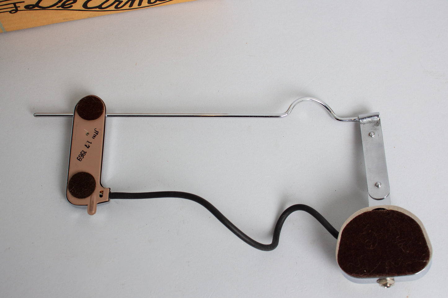 DeArmond Rhythm Chief Model 1100 in Original Box (NOT A REISSUE) Archtop Guitar Pickup (1969)