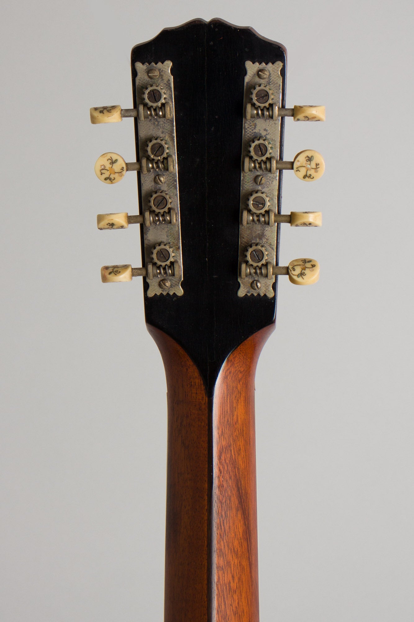 Gibson K-2 Carved Top Mandocello (1913)