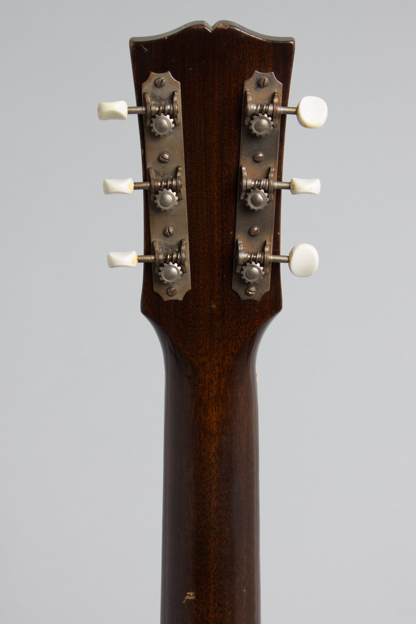 Gibson LG-2 Flat Top Acoustic Guitar (1946-7)