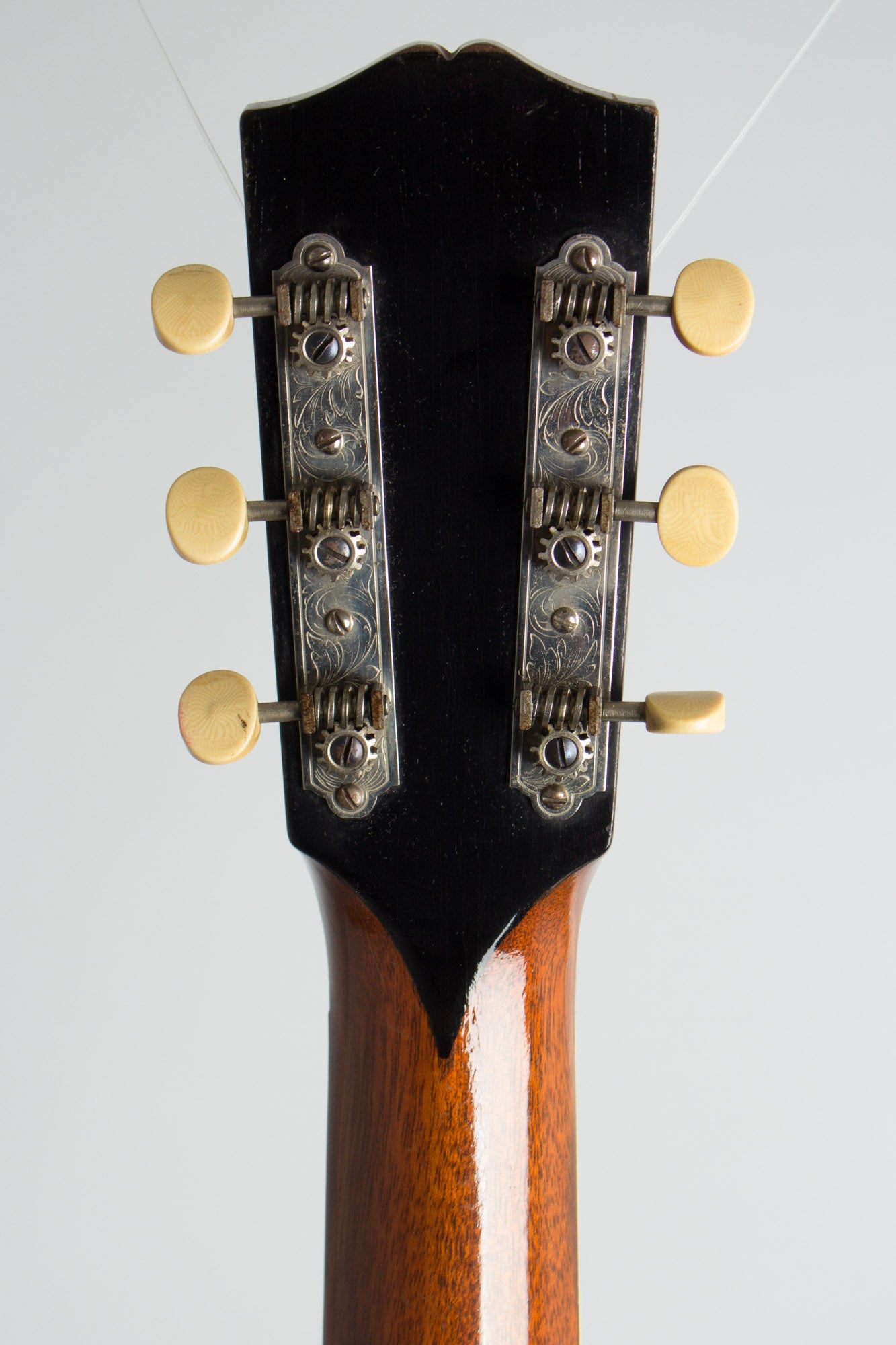 Gibson L-4 Arch Top Acoustic Guitar (1930)
