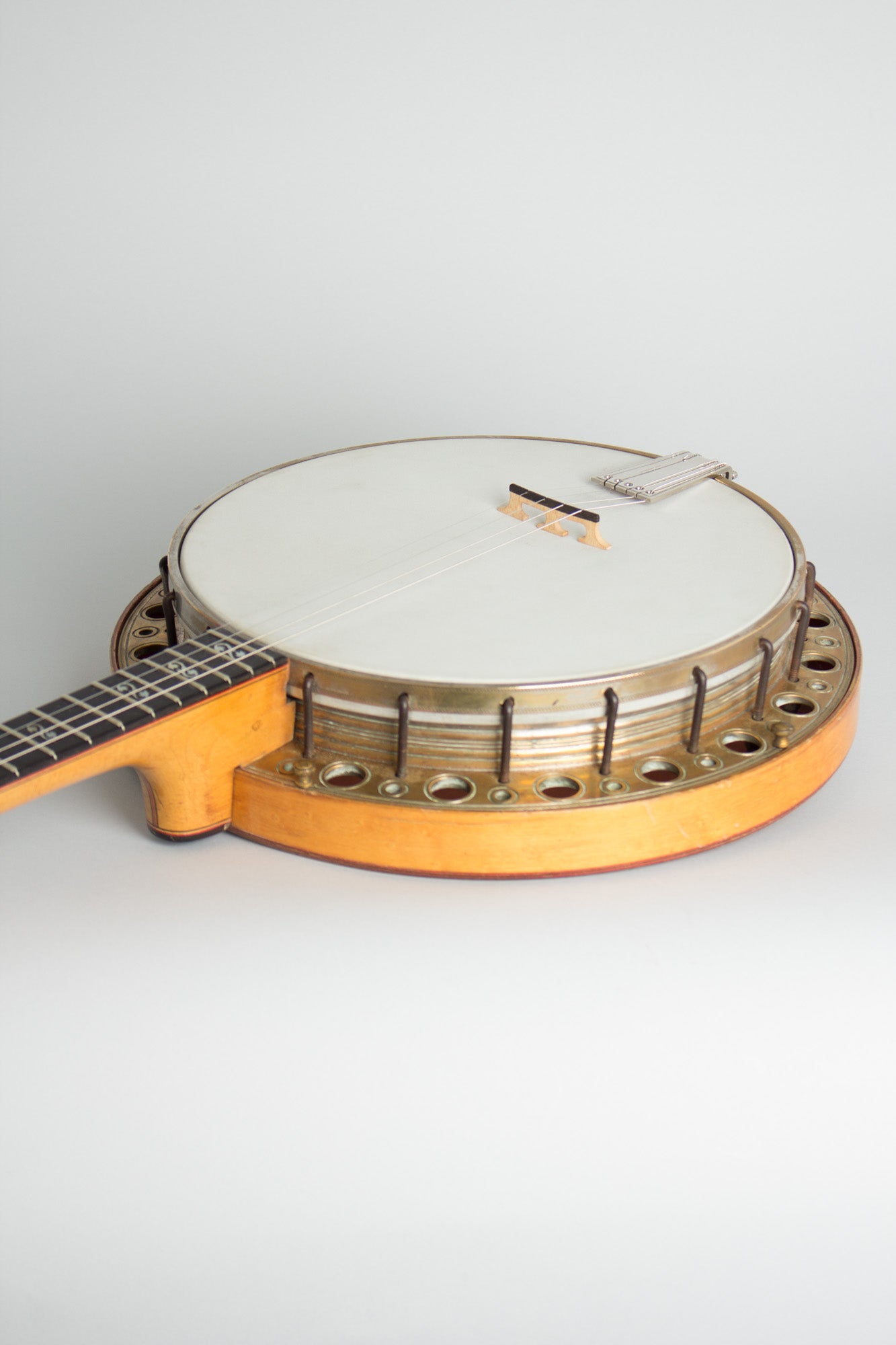 Iucci Mellotone Grand Tenor Banjo (1925)