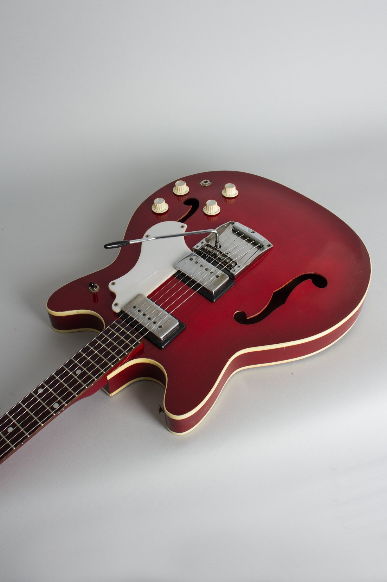 Supro Clermont S667 Thinline Hollow Body Electric Guitar (1968)