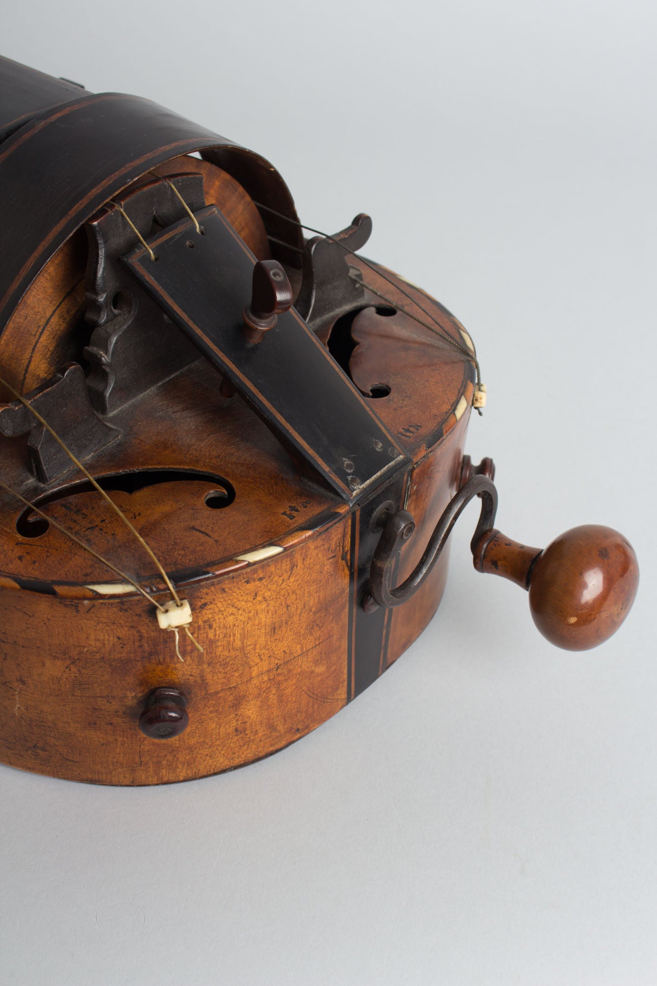 unknown Guitar Shaped 6 String Hurdy-gurdy (late 18th Century)