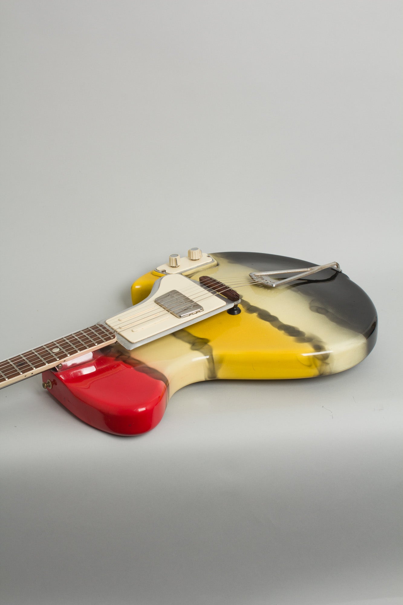 Wandre Rock Oval Solid Body Electric Guitar (1962)