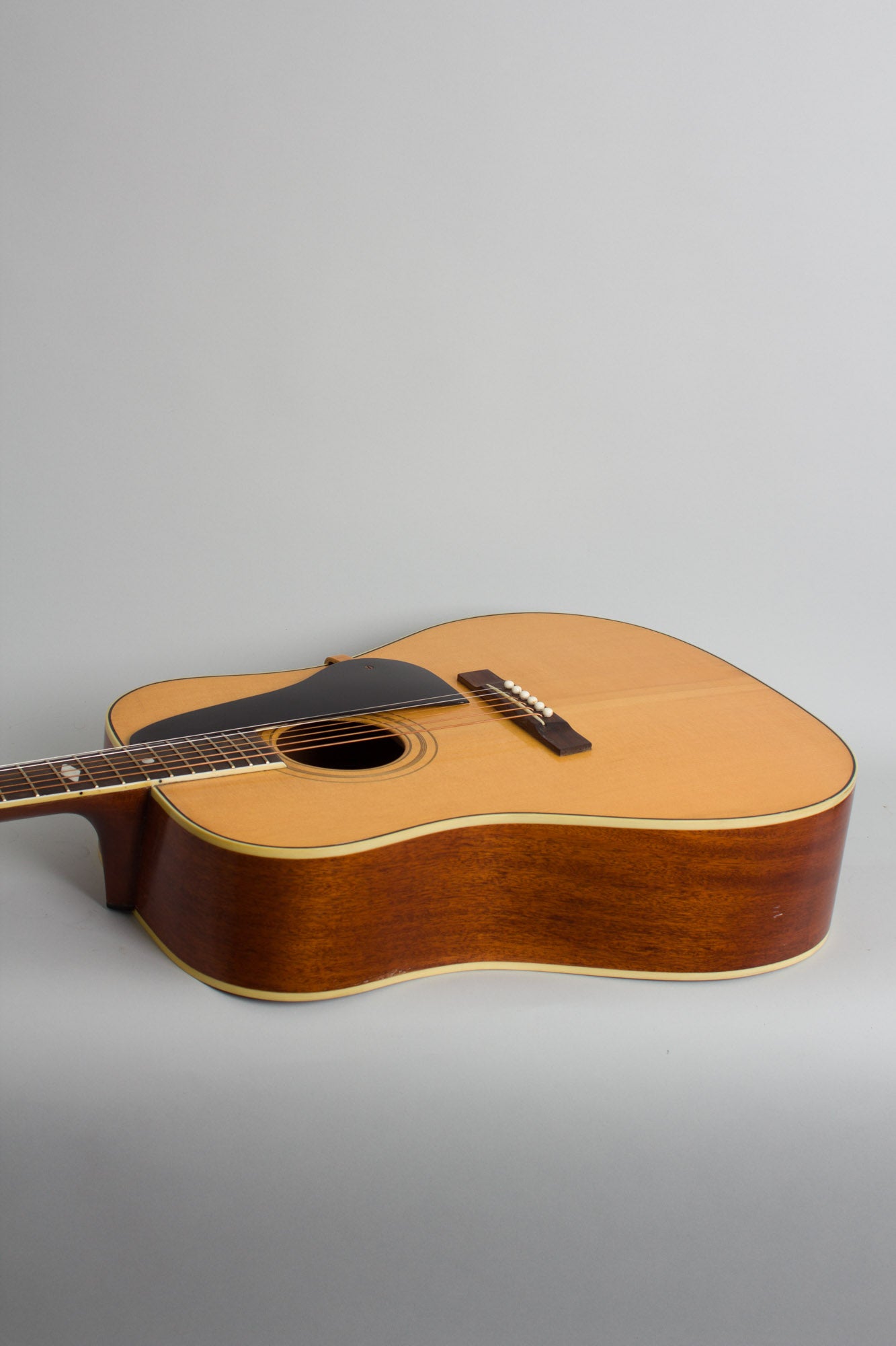 Vega Profundo Flat Top Acoustic Guitar (1940s)
