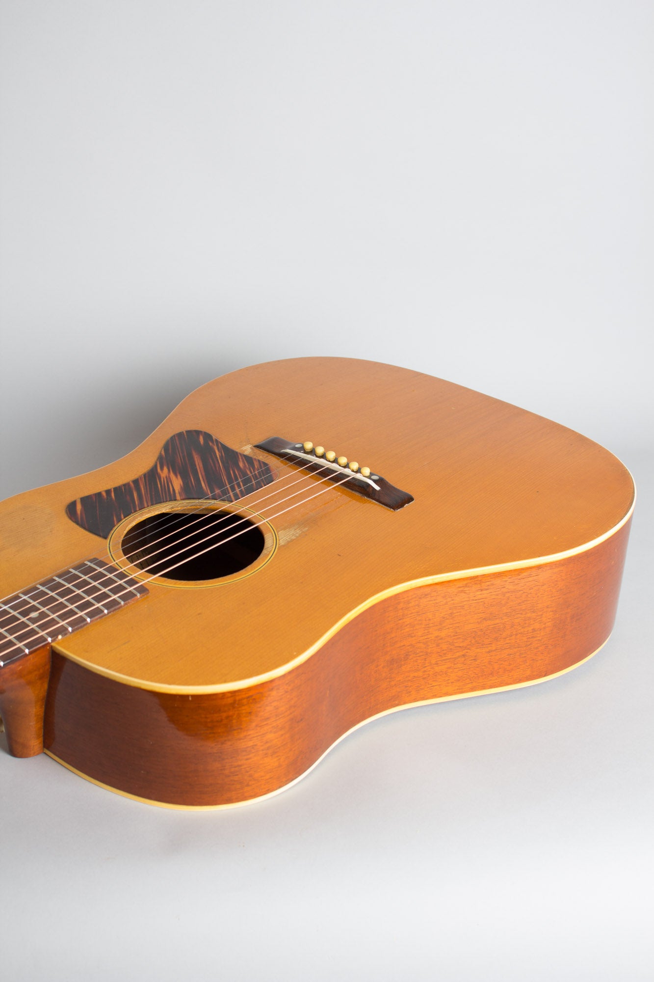Gibson J-35 Flat Top Acoustic Guitar (1941)