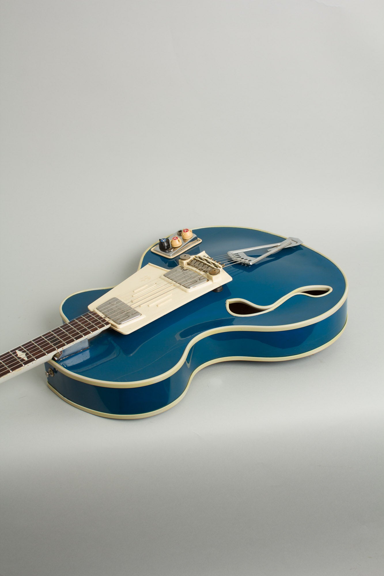 Wandre BB Model Semi-Hollow Body Electric Guitar (1963)