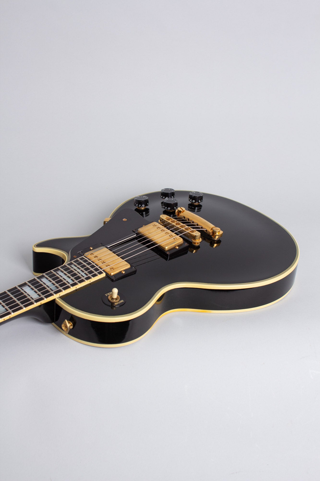 Gibson Les Paul Custom Solid Body Electric Guitar (1984) – RetroFret