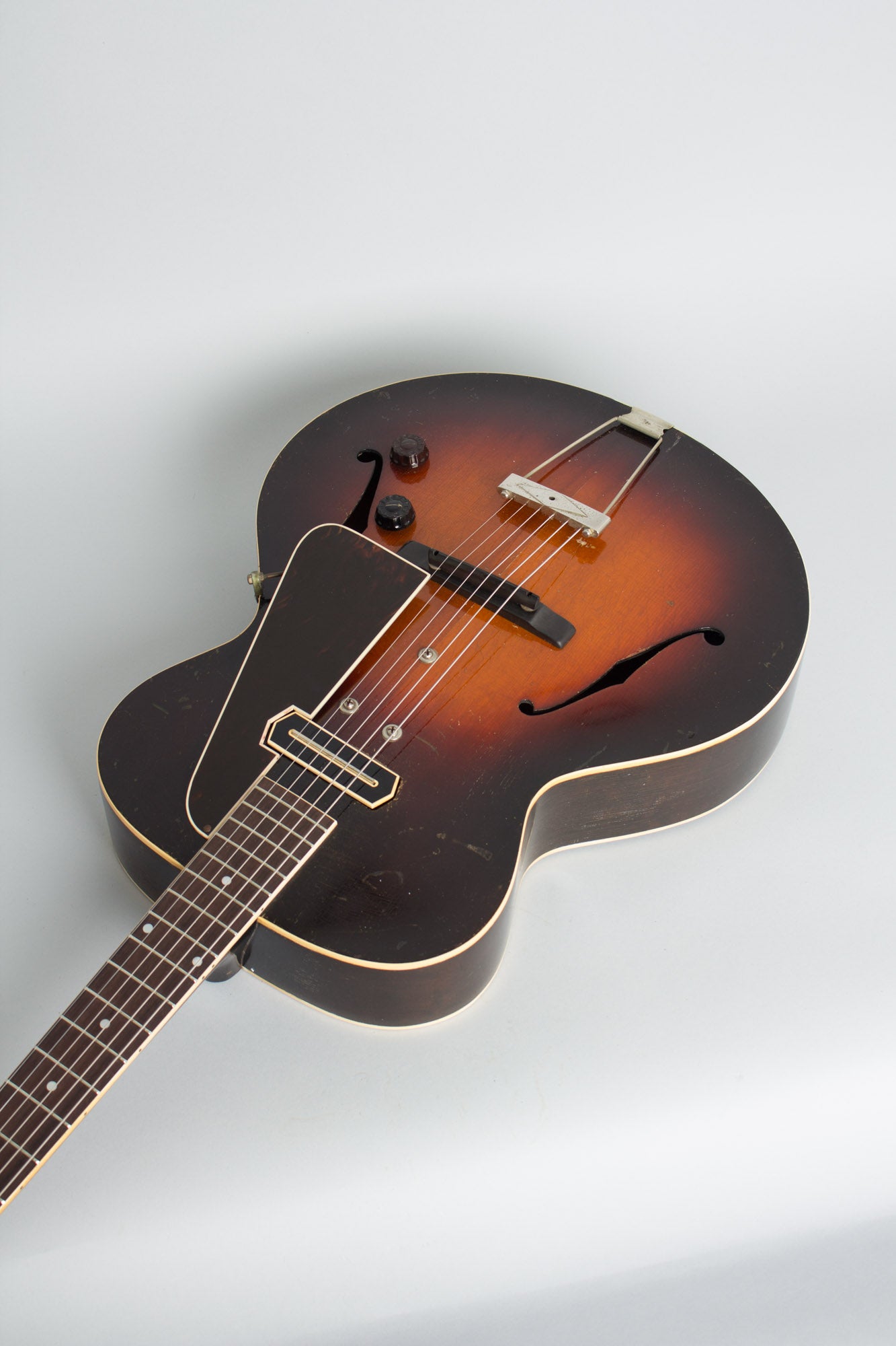 Gibson ES-150 Arch Top Hollow Body Electric Guitar (1939)