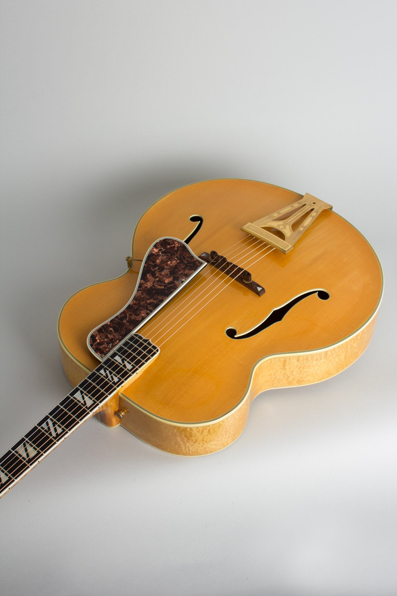 Gibson Super 400 Arch Top Acoustic Guitar (1940)