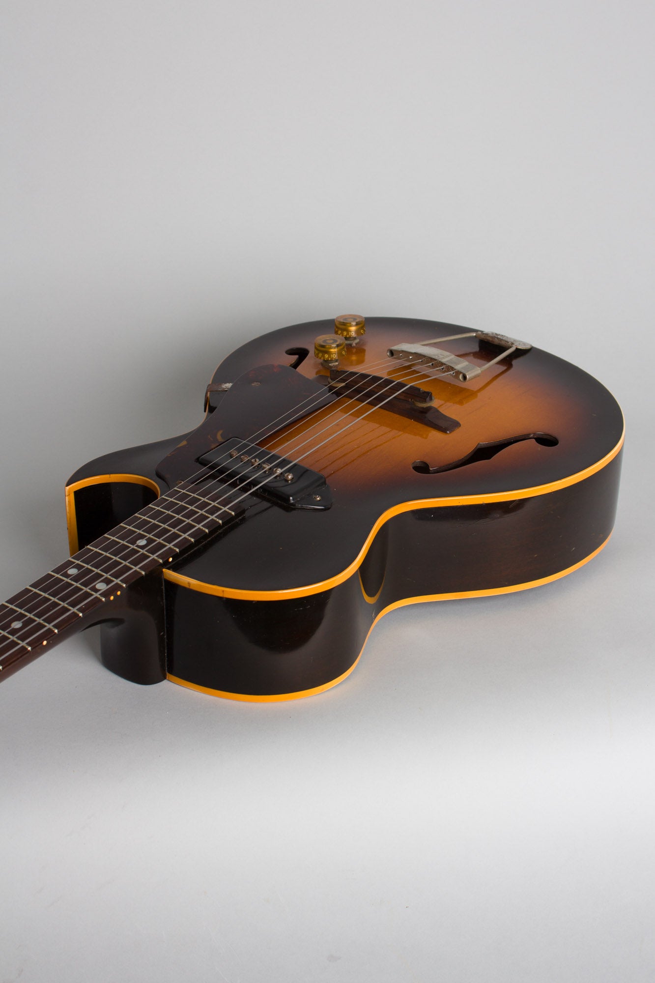 Gibson ES-140 Arch Top Hollow Body Electric Guitar (1954)