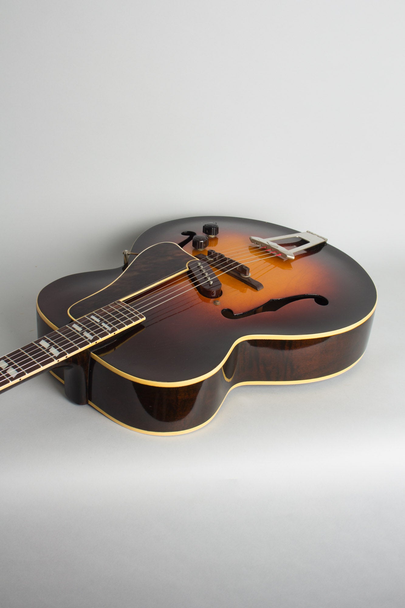 Gibson ES-300 Arch Top Hollow Body Electric Guitar (1940)