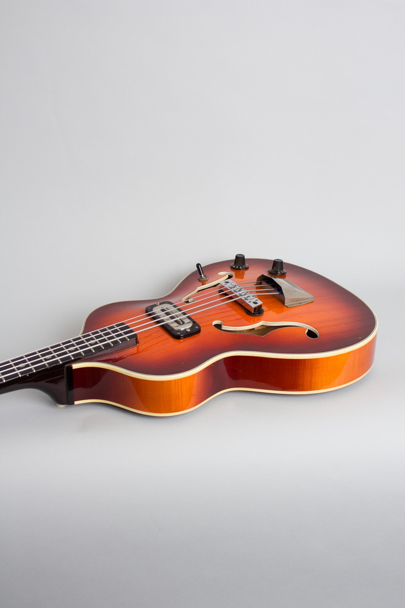 Hoyer Model 43 London Bass Semi-Hollow Body Electric Bass Guitar (1967)