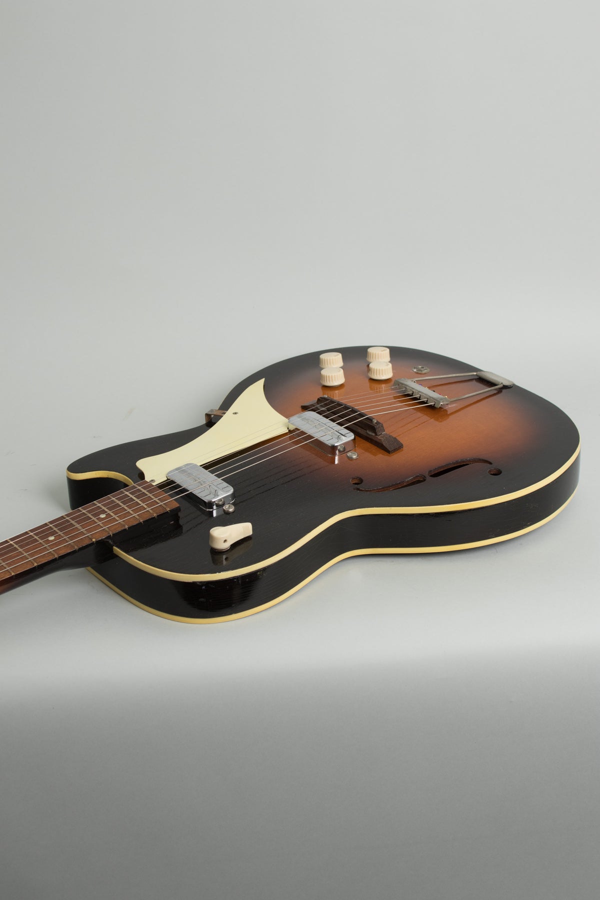 Airline Model 7227 Arch Top Hollow Body Electric Guitar (1961)