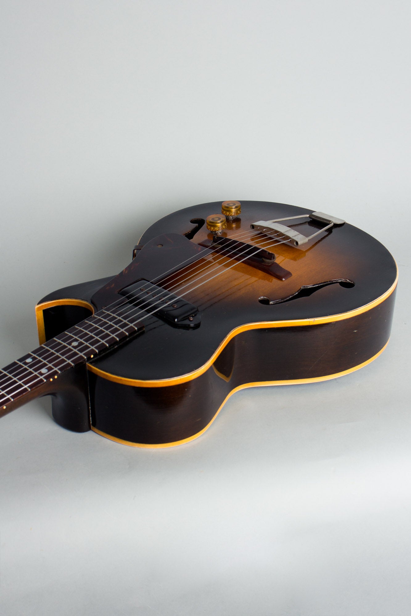 Gibson ES-140 3/4 Arch Top Hollow Body Electric Guitar (1953)