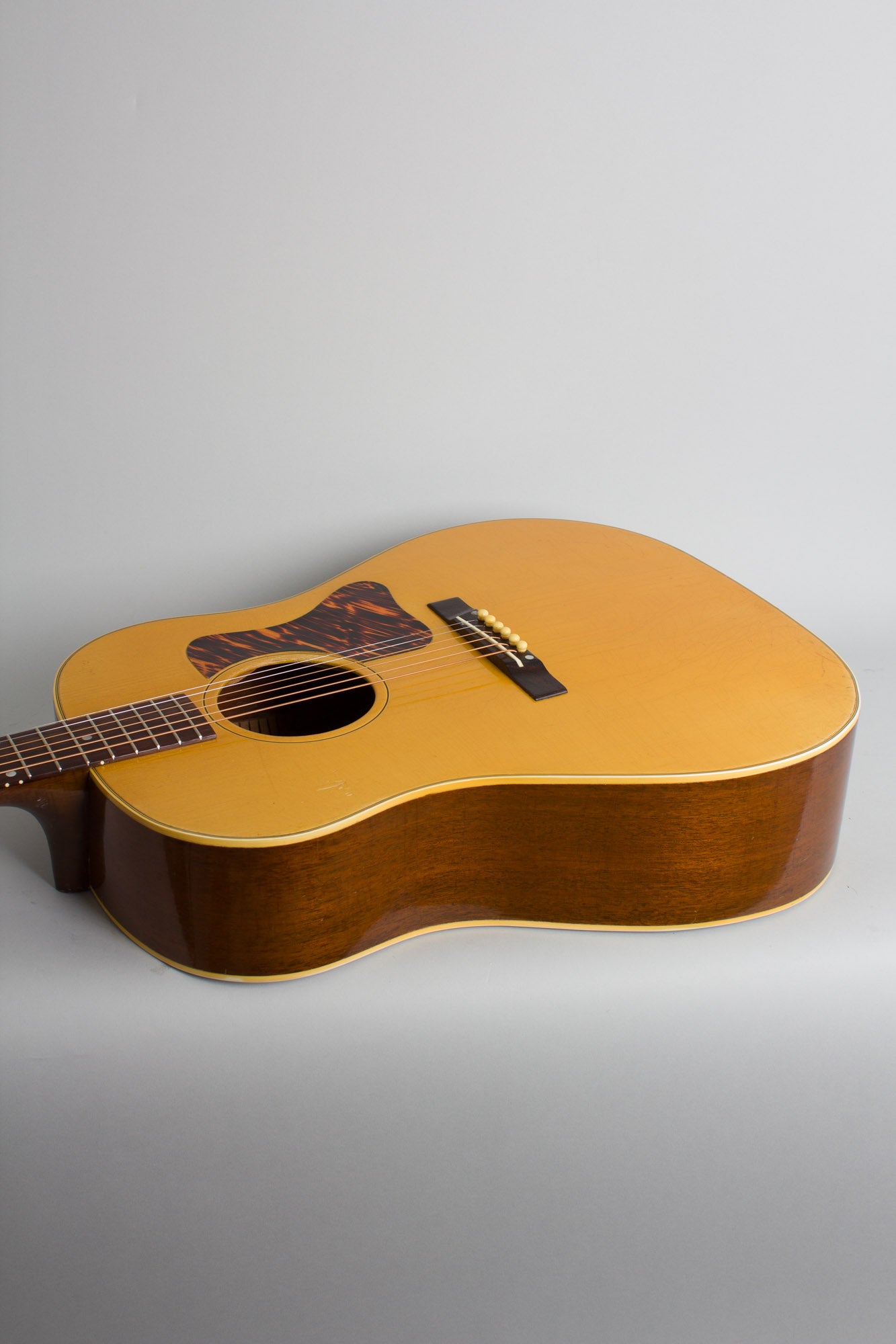 Gibson J-35 Flat Top Acoustic Guitar (1941-2)