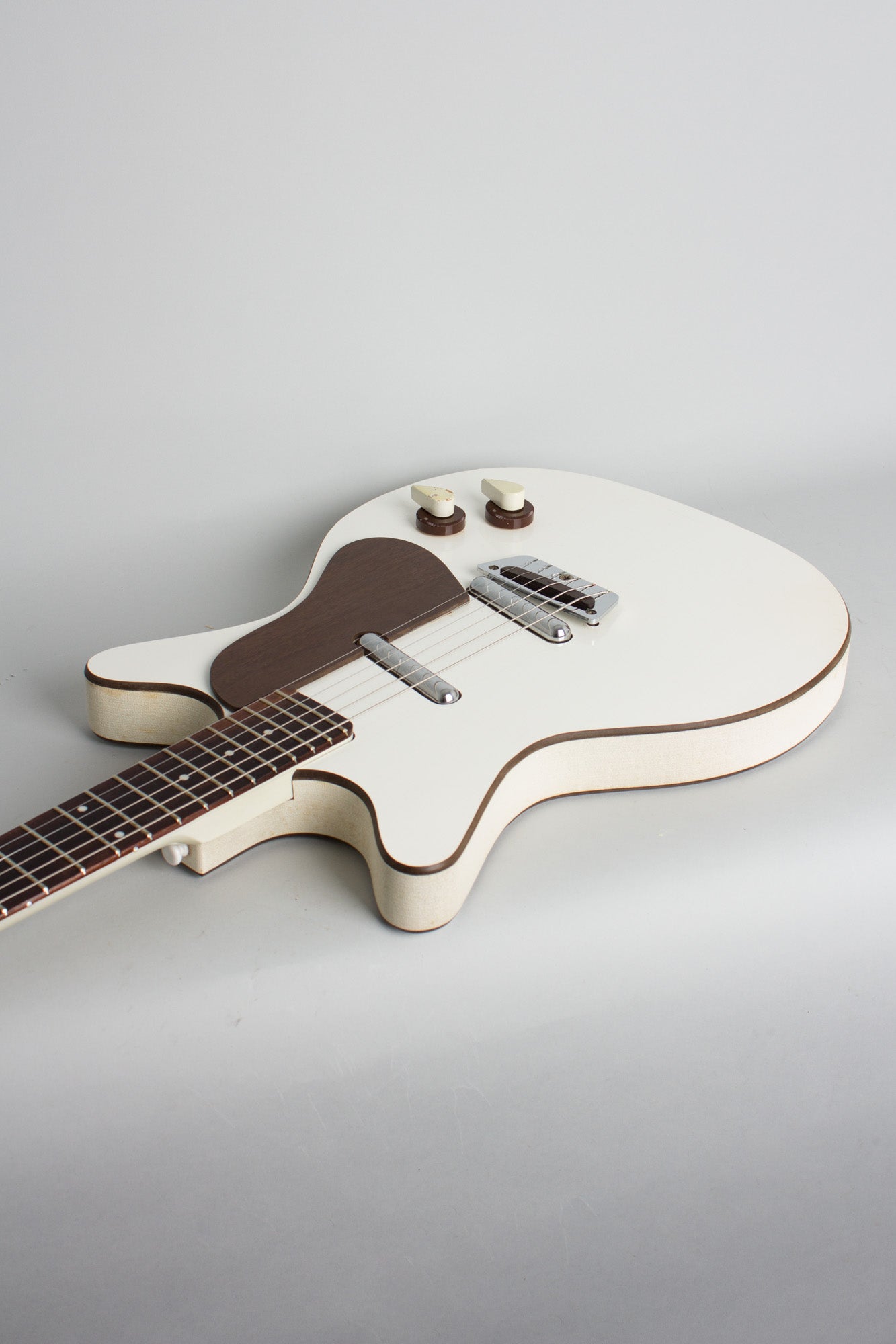 Danelectro Model 6026 Deluxe Semi-Hollow Body Electric Guitar (1960)