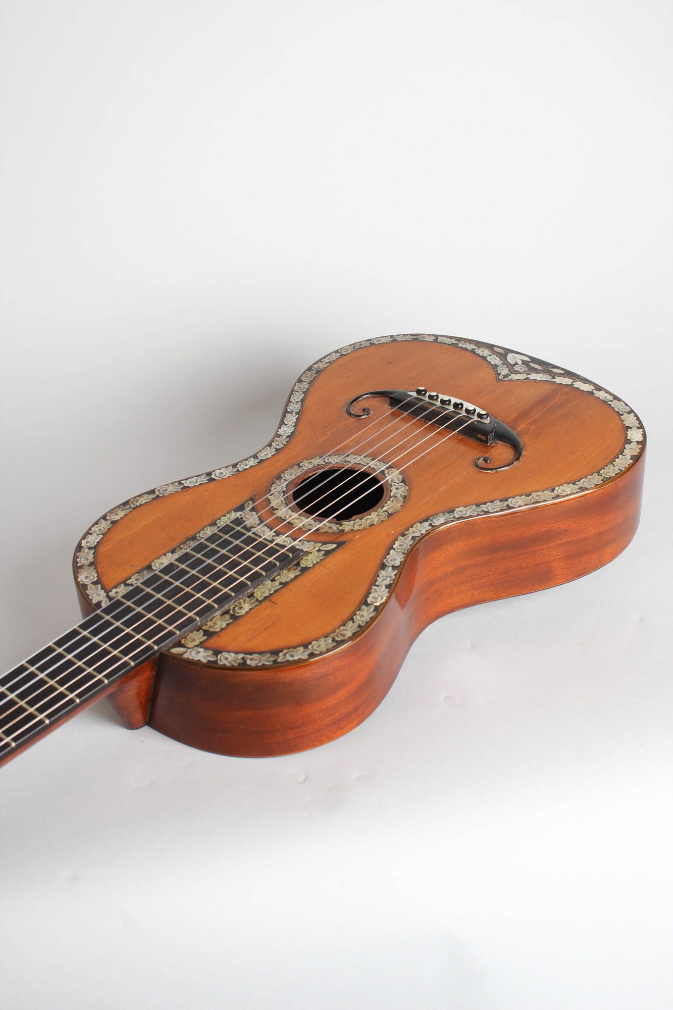 Alday & Co., Dublin Decorative Romantic Guitar (1850)