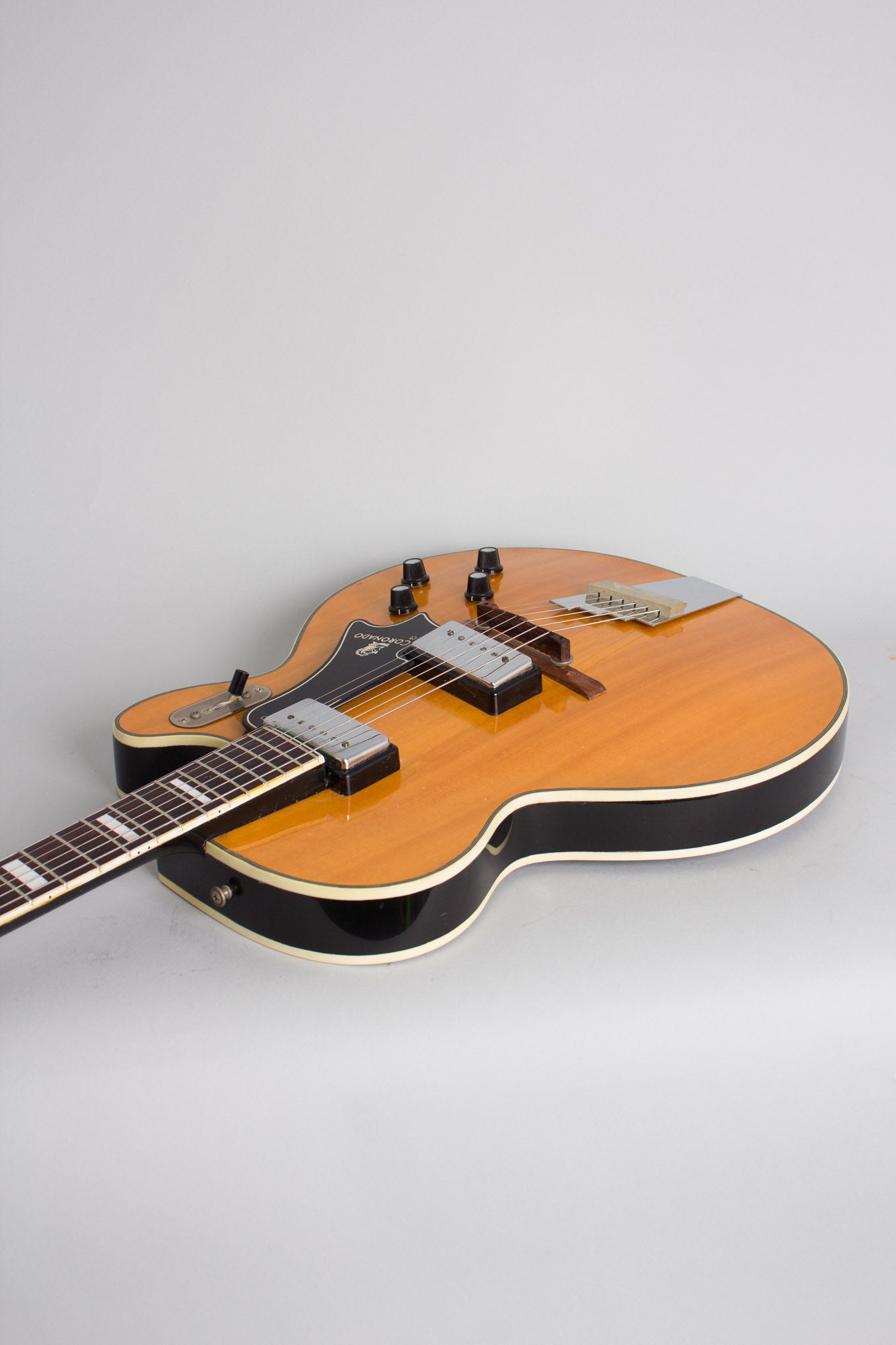 Supro 1580A Coronado Thinline Hollow Body Electric Guitar (1962)