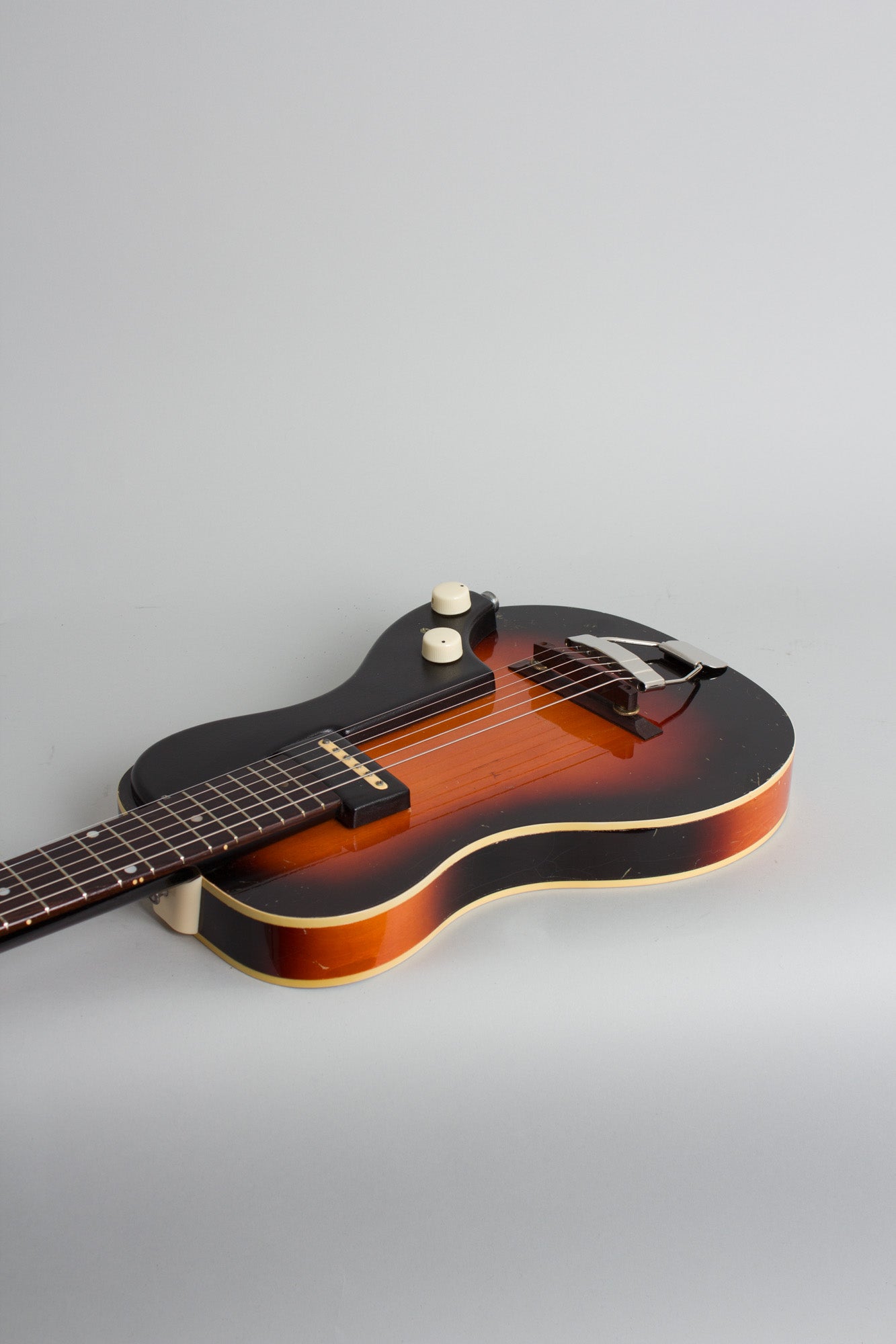 National Model 1122 Cosmopolitan Solid Body Electric Guitar (1953)