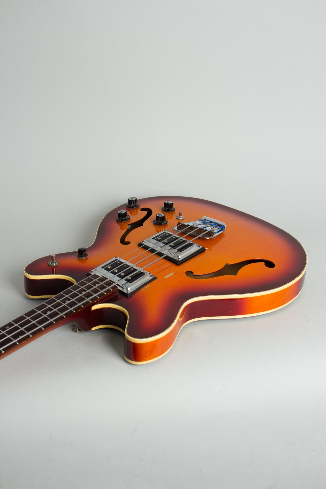 Guild Starfire Bass II Semi-Hollow Body Electric Bass Guitar (1968)