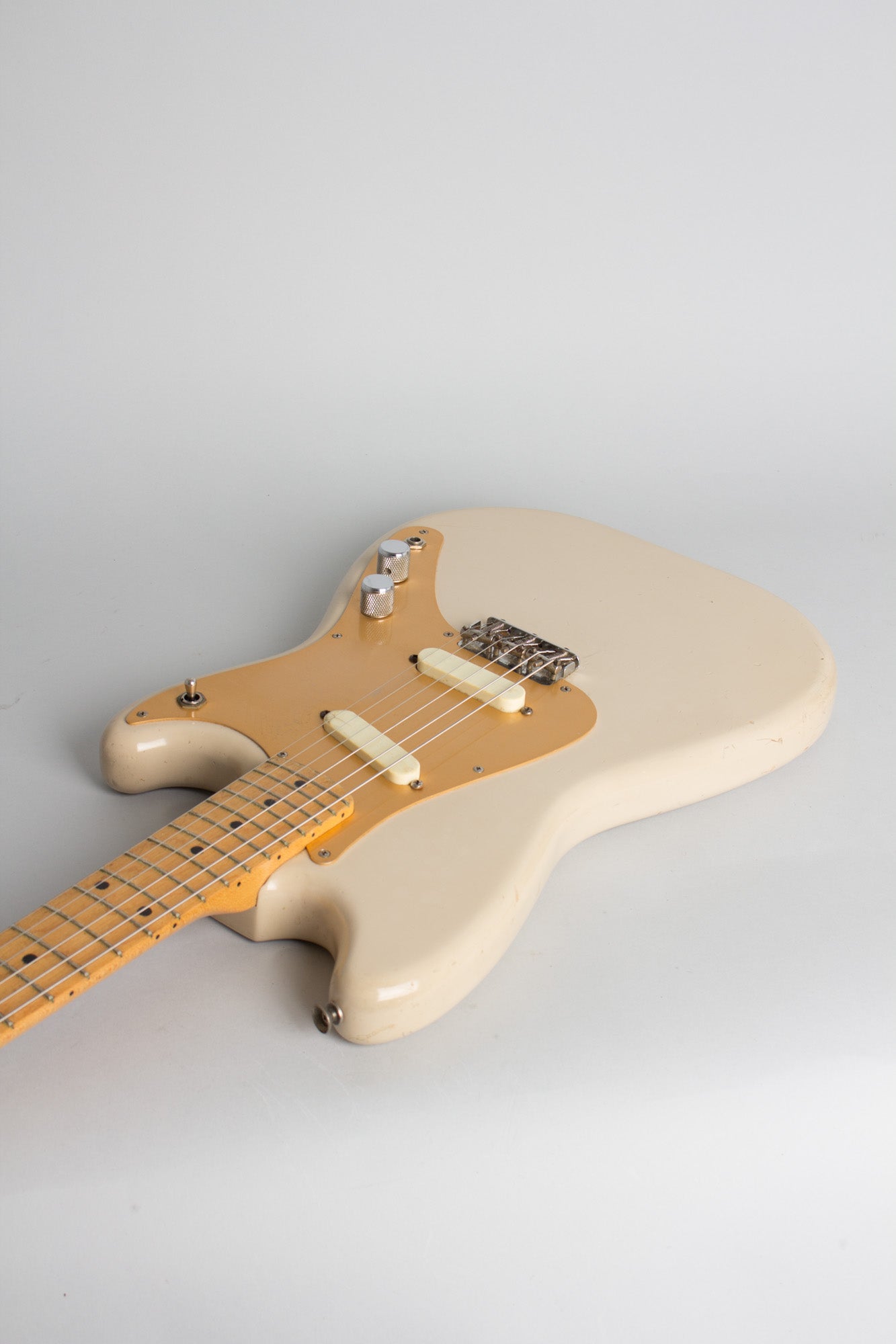 Fender Duo-Sonic Solid Body Electric Guitar (1958)