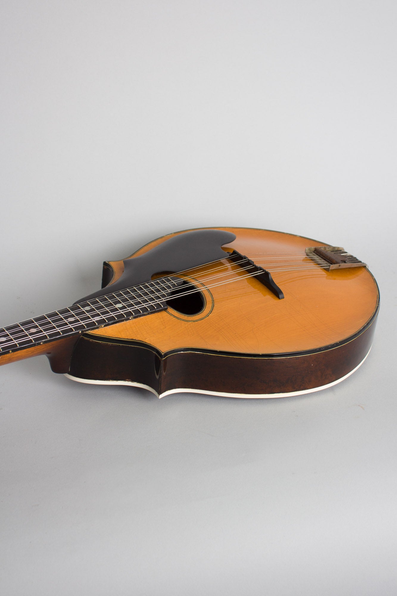 Washburn Model 5283 Deluxe Carved Top Mandolin (1935)
